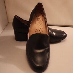 Life Stride Navy Heeled Loafer – 6 Medium – NWOT